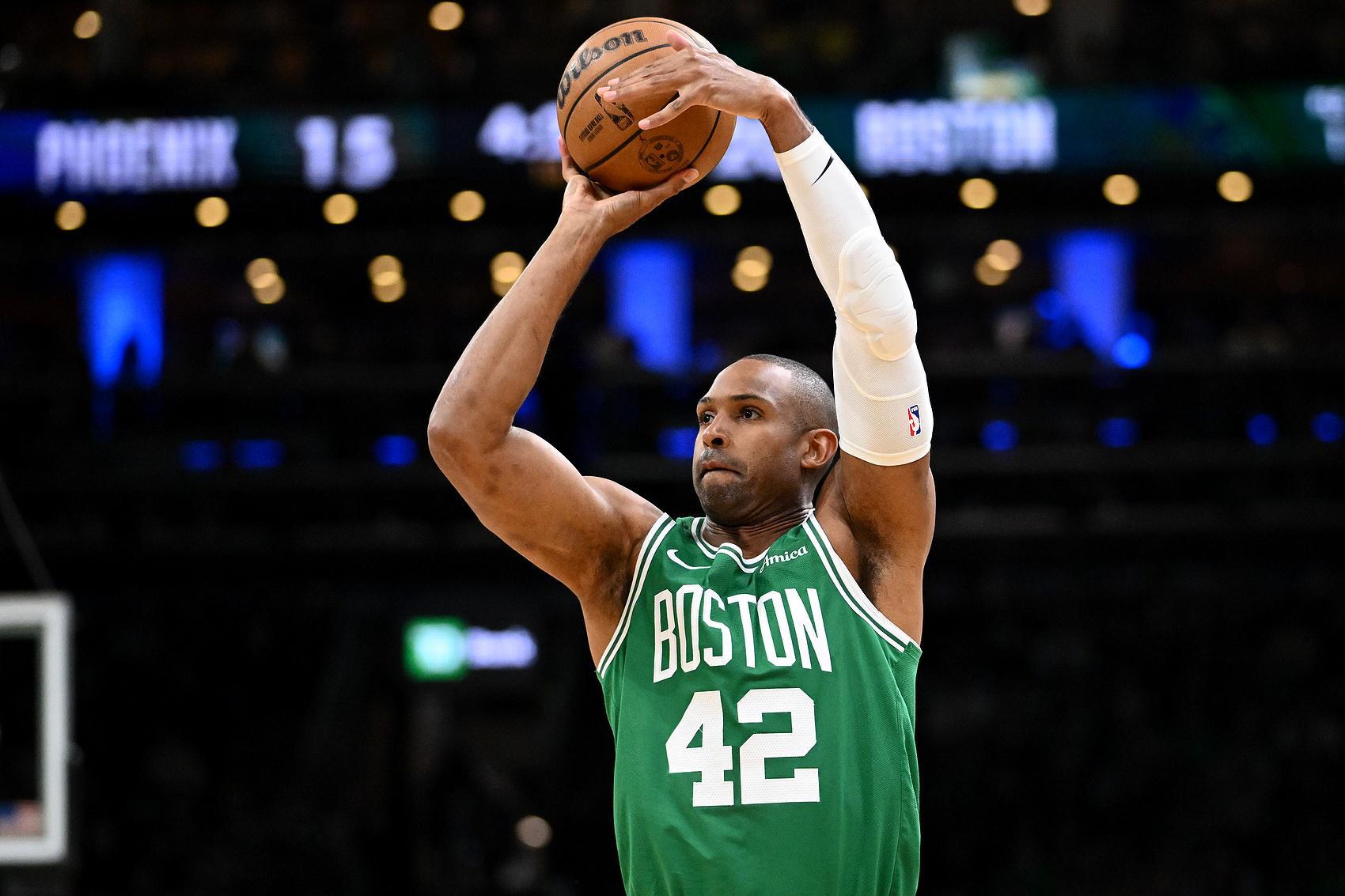 下家何处？美媒列霍福德上赛季数据：9.0分6.2板+1.9记三分