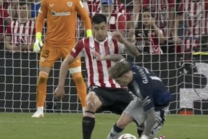 Baccarat-伊纳基：红点判罚前加纳乔手球在先但裁判没看到，霍伊伦一碰就倒