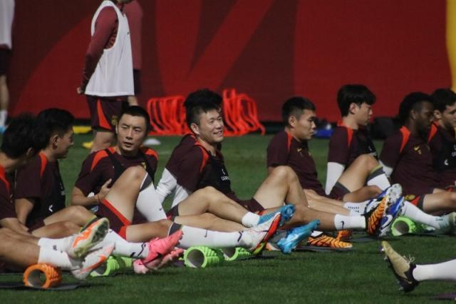 玩法-国足重塑核心李源一接班吴曦 伊万尝试不同组合