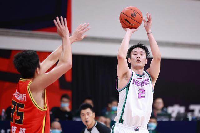 百家乐游戏-艾伦缺席小丁降温 辽宁内线重锤山东获开季两连胜